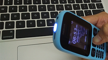 Cách bật đèn pin Nokia 105 2017